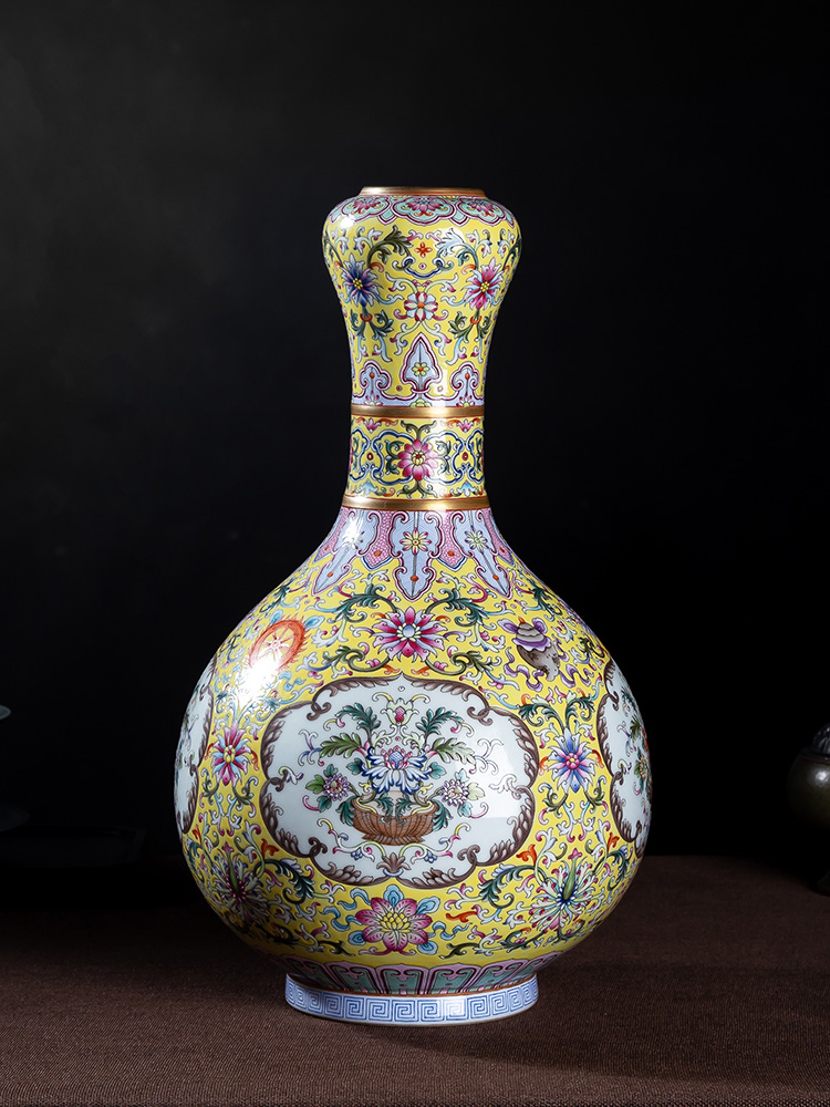 Jia lage jingdezhen porcelain palace repair experts YangShiQi and pastel bound branch window flower grain garlic bottle