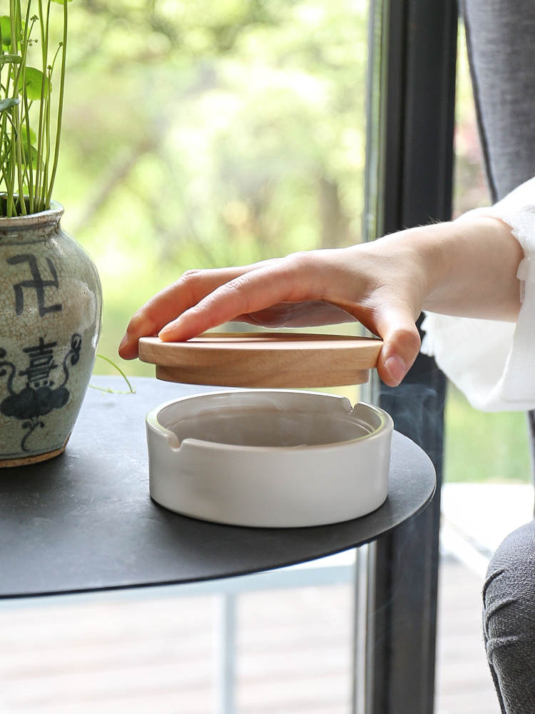 In northern sichuan ceramic ashtray multi - function with cover creative move trend In large home sitting room of fly ash