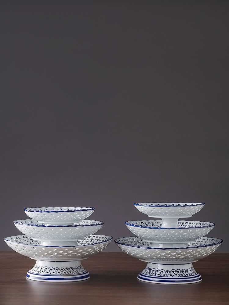 Ceramic creative home sitting room tea table fruit bowl jingdezhen blue and white porcelain household furnishing articles of snack dried fruit tray