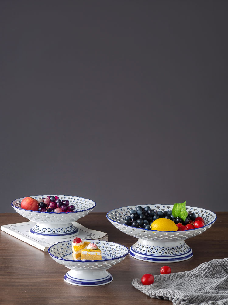 Ceramic creative home sitting room tea table fruit bowl jingdezhen blue and white porcelain household furnishing articles of snack dried fruit tray