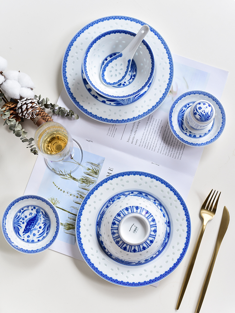 Light high key-2 luxury appearance level tableware suit household combination China jingdezhen blue and white porcelain bowls and exquisite ceramic dishes wind run out