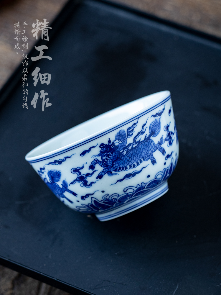 All hand hand draw blue and white kung fu master cup of jingdezhen ceramic sample tea cup cup single cup bowl is pure manual