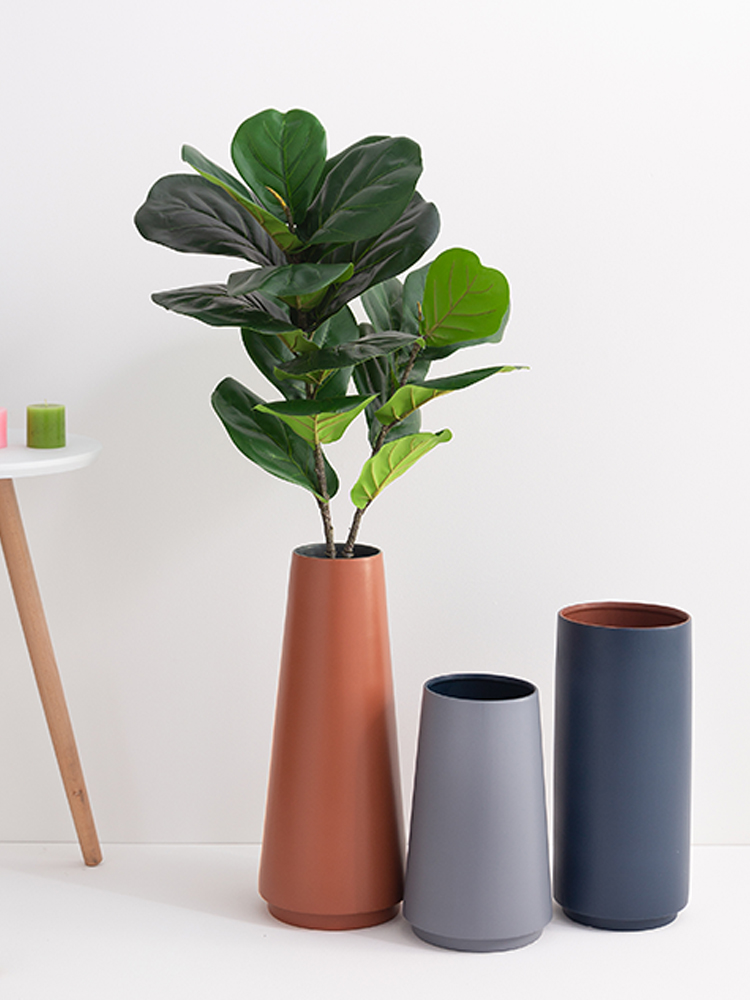 Nordic ceramics of large vases, flower arranging dried flower adornment is placed between example hotel in the sitting room porch green plant flowers