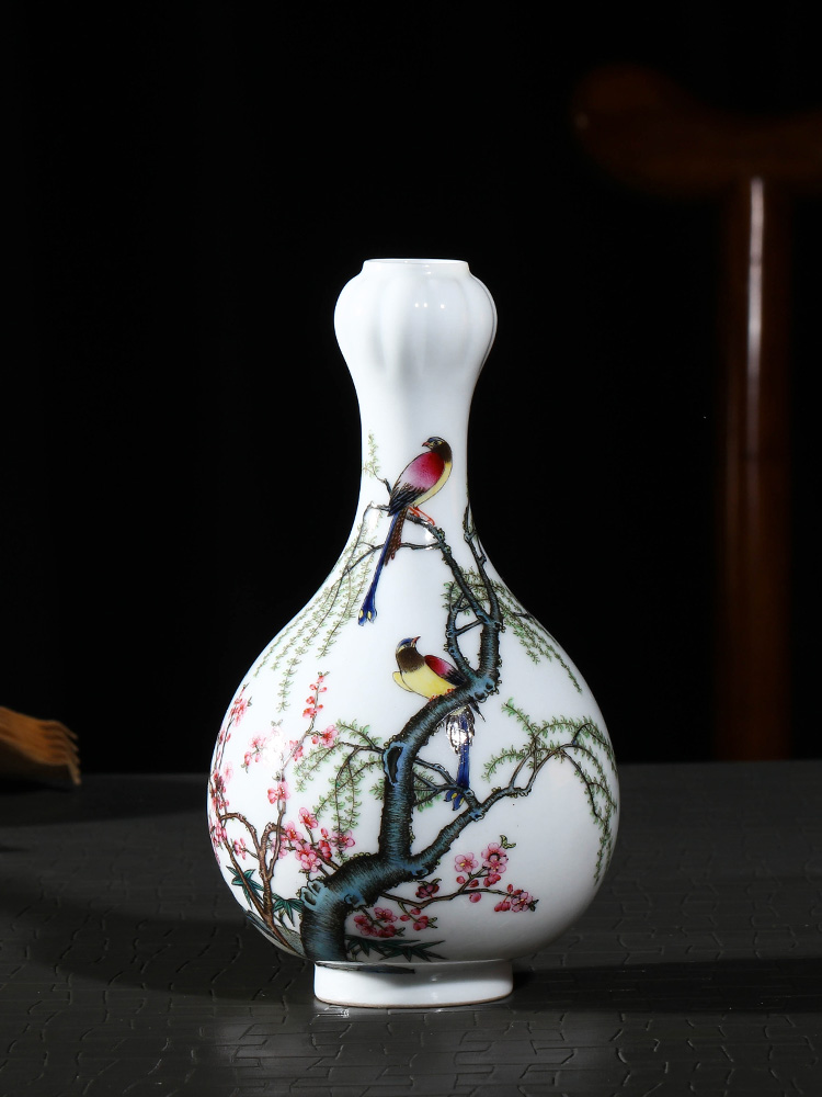 Jia lage YangShiQi the qing qianlong spring apricot and name LiuYan figure garlic bottles of jingdezhen porcelain desktop furnishing articles