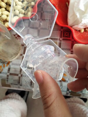 物流很快,因为涨奶涨的发烧,孩子饿的哭,没有办法医生用奶瓶的奶嘴放在隐私部位上,孩子果真吃奶啦,但是奶瓶的奶嘴受力面积小,孩子一用力裹奶,我就疼的不行,无意识逛淘宝看到它,欣喜的不行,到货之后,用了一天啦,因为受力面积大,所以解决了隐私部位疼的问题,特别开心,以后孩子长牙咬的时候,这个问题也解决啦! 物流很快,因为涨奶涨的发烧,孩子饿的哭,没有办法医生用奶瓶的奶嘴放在隐私部位上,孩子果真吃奶啦,但是奶瓶的奶嘴受力面积小,孩子一用力裹奶,我就疼的不行,无意识逛淘宝看到它,欣喜的不行,到货之后,用了一天啦,因为受力面积大,所以解决了隐私部位疼的问题,特别开心,以后孩子长牙咬的时候,这个问题也解决啦!