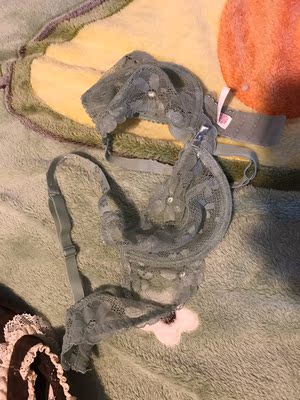 很薄,很透,适合夏天穿,显得胸小,夏天穿衣服平胸还是更好看,有秘汁突起,哈哈哈哈,大家看着办吧 很薄,很透,适合夏天穿,显得胸小,夏天穿衣服平胸还是更好看,有秘汁突起,哈哈哈哈,大家看着办吧