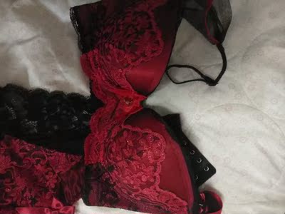 买了好几套了，做工精细，款式新颖，尺码准确，客服态度也好，物超所值全五分，以后就他家买内衣。