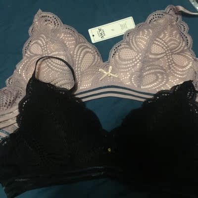 宝贝早收到了，已经穿上了，由于过节，今天才来评价，文胸真心不错，好穿，舒服，也不勒，蕾丝料子很好也不起球，码数正，最让我喜欢的就是里面的海绵不是很厚，还有肩带不是很宽。我就喜欢这样的文胸，特别是客服人很好，说的都是真话哦相信她准没错哦👍👍👍
