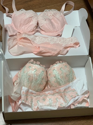 买了俩粉的，是回购了，这牌子不错，就是很多款看中都断码