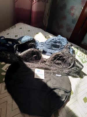 第二次光顾了！买个两个颜色已上图！图片底下是送的小内裤！真的是超级无敌小内裤！！！！