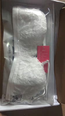 穿着挺舒服的一件内衣，第二件半价挺划算的，第二次买了，超级薄，大小也挺合适的，物流速度还行
