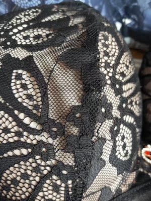 买了两个，很喜欢，很少能买到这么合适的，人胖胸又大，胸衣很适合不说，做工也非常棒，没有线头什么的，还很漂亮呢