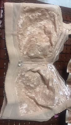 衣服收到了，穿了两次了，洗了两次，不变形，穿上很舒服，喂奶也比较方便，客服给我推荐的尺寸刚刚好，谢谢🙏