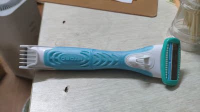 宝贝不错，剃起来很舒服，不夹毛，也不伤皮肤，很不错的宝贝