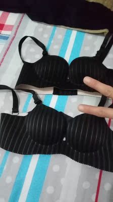 是我想要的那种，很舒服，里衬是浅色的，不会伤皮肤，很满的一次购物