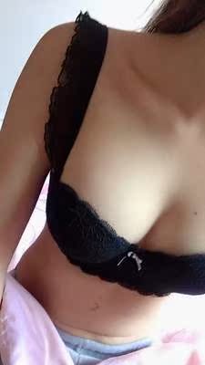 还可不可以再美点？简直了&hellip;&hellip;尺码很标准呢，这个颜色款式秋冬太适合了，插片设计挺不错，上身效果聚拢和性感兼得，蕾丝也是点睛之笔