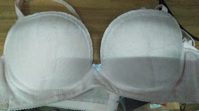 很好看我很喜欢。而且穿着很舒适。很聚拢 没有变形。 很好看我很喜欢。而且穿着很舒适。很聚拢 没有变形。