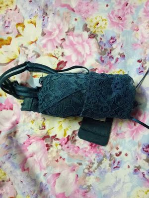 近两年一直在猫猫家买内衣，款式新颖价格亲民。还时常有各种活动，导致我成了剁手族。以前我是三四个月换一次内衣的。现在都是两三个月就换新的。不是内衣质量有问题。而且款式和价钱让我心动。再有就是现在的乳腺癌太多了。一小部分没有缘由内衣卫生问题还有内衣就是内衣挑选不当引起不适！！  这个款式很轻巧，让我32a穿出34b的感觉，哈哈自信心都爆发了&hellip;&hellip;&hellip;