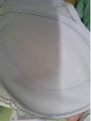 润微家的文胸真棒，都非常少女心！！！！！好喜欢啊，大家看人家品牌的面料就是不一样，超舒服的，一看就是棉的，穿上也很亲肤！看着质量非常不错，买了两件完全不一样的款式，试穿了带花的更适合我，但是三角杯的又更加的舒服，两款都很不错， 码数也没问题，很合适，总之太喜欢了挺不错的，穿着很漂亮 就是最近瘦了胸小了，穿上还是不会空杯， 很满意的，真的物美价廉，之前就听人说过润微内衣，试了是真的不错，希望穿久了质量不会下降 客服服务态度很好，很亲切，回复速度也非常快 在这里表白一下，以后就是常客了