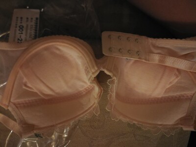 确实舒服，显得形状美好。挺括。 以前在天猫淘宝上买东西，都是系统自动好评，花了有好多好多钱，后来才知道淘宝评论得积分可以涨淘气值时，才知道评论的重要性，所以以后无论买什么东西，我都先把这段话复制粘贴下来，然后再写宝贝评论，没错，评论80个字以上就可以获得50个积分。