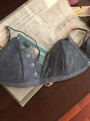 哇，真的真的非常喜欢，准备再买个白色和黑色都入手，穿起来也不紧非常适合小胸的人类啊 真心推荐