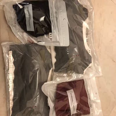 快递速度好快 包装也挺好 面料很好 还没穿过 可是很舒服的感觉 我拍了黑色 可是卖家发错了 他们很快帮我处理 谢谢 先穿后舒服的话要再买