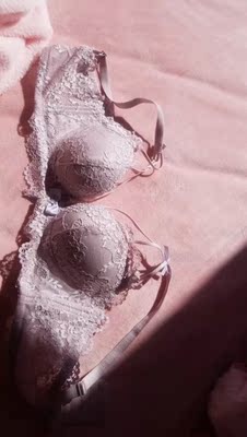 快递送货很快，聚拢效果很好，面料很好！满意