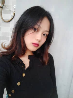 可以当内搭，也可以外穿，质量还行，喜欢这个款式。