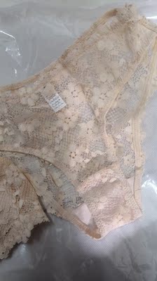 穿着很舒服，发货速度很快，颜色很正，样式也很好看，很喜欢