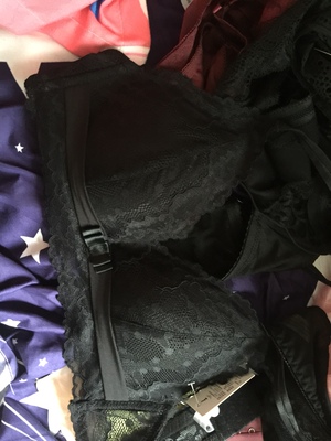 物流很快 内衣挺好看的 买了两套 会选择回购！