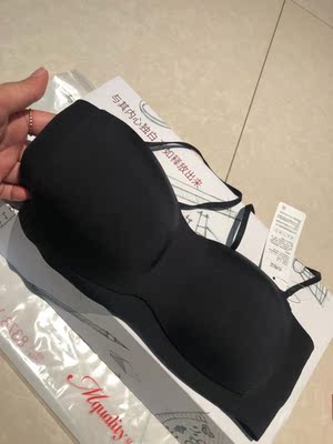 拿到手 先是包装很精致 送人都很好看的礼盒  肩带是那种细细的那种但是很精致也很有分量  胸罩的内里很柔软 我平常戴75B 这款刚好 大家根据胸型选择啊！   以下是凑字数的： 哈哈哈哈哈哈哈哈哈哈哈哈哈哈哈哈哈哈哈哈哈哈哈哈哈哈哈哈哈哈哈交哈哈哈哈哈哈哈哈哈哈哈哈哈哈哈哈哈哈哈哈哈哈哈哈哈哈哈哈哈哈哈哈哈哈哈哈哈哈哈哈哈哈哈哈哈哈哈哈哈哈哈哈哈哈哈哈哈哈哈哈哈哈哈哈哈哈哈哈哈哈哈哈哈