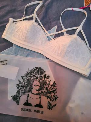 穿起来很好看 很好看！ 包装也很少女 为这家店打call 无钢圈非常舒服 而且这个是薄杯 非常适合夏天穿 穿t恤时 非常OK