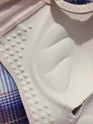 看着很整洁高端,颜色也是我超级喜欢的,没有色差,是我想要的,质量很好,摸上去很柔软,没有异味,试穿了一下,很舒服,一点也不勒人,是我穿过最舒服的内衣了,价格实惠,物流快,值得推荐。 看着很整洁高端,颜色也是我超级喜欢的,没有色差,是我想要的,质量很好,摸上去很柔软,没有异味,试穿了一下,很舒服,一点也不勒人,是我穿过最舒服的内衣了,价格实惠,物流快,值得推荐。