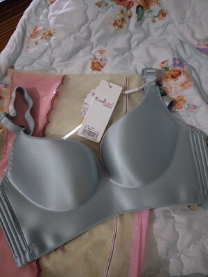 宝贝物美价廉,很满意,已经是几年的老客户了,一直信任玫瑰柏拉图,😝😝 宝贝物美价廉,很满意,已经是几年的老客户了,一直信任玫瑰柏拉图,😝😝