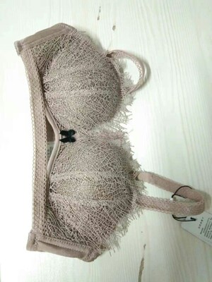 宝贝今天收到的，然后就迫不及待打开看了，质量真的挺好的而且很舒服，颜色也很好看，款式也很好看，真的是很满意的啦！