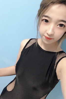 泳衣版型好看  舒适度也不错   网格的设计也是蛮性感的 黑色看起来很高级 也显瘦不用担心小肚子哦