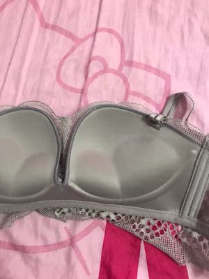 感觉荷韵阁的内衣都好好看哦，这套真的超美，穿着舒服，厚度也合适，就是内裤太性感了哈哈哈，不过我是奔着内衣来的，喜欢喜欢~