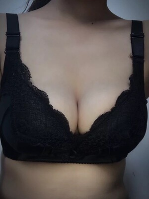 快递发货速度感人,收到实物和图片上一模一样的,还做了保密发货,给店家点赞!没有钢圈的穿着辣么的苏乎,这一次完全超出期望值,第一次这么认真评价,,聚拢效果也不错,洗了也不褪色,边边不刺人,包装是挺好的,一个专门的盒子,耐摔啊。内衣总的来说还行,毕竟不贵。 快递发货速度感人,收到实物和图片上一模一样的,还做了保密发货,给店家点赞!没有钢圈的穿着辣么的苏乎,这一次完全超出期望值,第一次这么认真评价,,聚拢效果也不错,洗了也不褪色,边边不刺人,包装是挺好的,一个专门的盒子,耐摔啊。内衣总的来说还行,毕竟不贵。