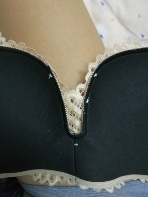 不得不说这件内衣确实穿的舒服,不会有裹的喘不过气很累的感觉,这是买的第三家同类型的内衣,前面两家的都退了,收副乳不行,穿的也有很大的紧绷感,这件完全不会,就觉得肤色里面缝的线有点随意了,还有热水洗会有异味,之前买的别家内衣也会有这种现象,不知道什么原因 不得不说这件内衣确实穿的舒服,不会有裹的喘不过气很累的感觉,这是买的第三家同类型的内衣,前面两家的都退了,收副乳不行,穿的也有很大的紧绷感,这件完全不会,就觉得肤色里面缝的线有点随意了,还有热水洗会有异味,之前买的别家内衣也会有这种现象,不知道什么原因