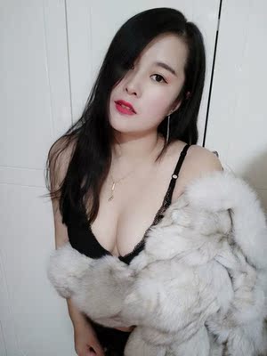 穿上效果很不错，蕾丝也不扎边，很性感，聚拢效果也可以，还买一送一非常实惠，其它什么都不用说了，看图，嘿嘿