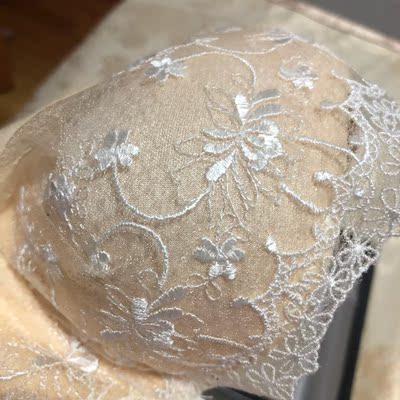 里面的布料感觉不是很值得，有点差。第一次买这种的就试试硅胶的感觉。