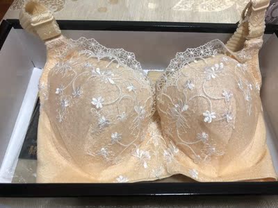 里面的布料感觉不是很值得，有点差。第一次买这种的就试试硅胶的感觉。