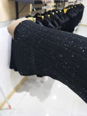 衣服收到了马上就试了一下，质量非常好，很洋气，配裙子裤子都可以，好喜欢，打算在回购几件