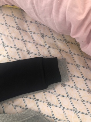 衣服一个尺码差距这么大，客服还要我去换货，我有那么多时间和你浪费吗，你们发货眼都没长吗，客服垃圾差差差差差差差差