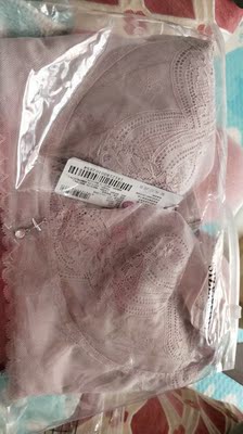 送人的，质量不错，颜色很漂亮，多次购买了。这次侧带有一点宽。