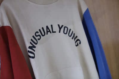 衣服面料不错 摸起来软软的 穿着舒服颜色也有特色上身效果不错