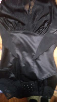 衣衣收到了，质量非常好，与卖家描述的完全一致，非常满意,真的很喜欢，完全超出期望值，发货速度非常快，包装非常仔细、严实，物流公司服务态度很好，运送速度很快，很满意的一次购物，太喜欢了啦，赞一个