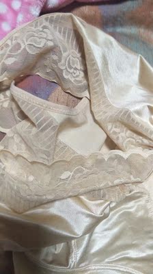 宝贝收到了，质量非常好，与卖家描述的完全一致，非常满意,真的很喜欢，完全超出期望值，发货速度非常快，包装非常仔细、严实，物流公司服务态度很好，运送速度很快，很满意的一次购物，下次有需要还会来购买的。太喜欢了啦，赞一个