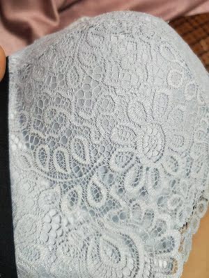 很喜欢，就是罩杯有点小，穿着很舒服，面料也很舒适，不错。下次还回来。每个袋子里还有小香包.