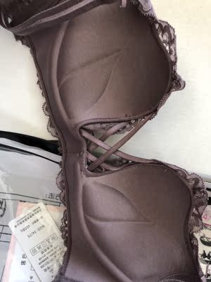 回购的，之前买了一套绿色的，喜欢这个款式，小胸也能穿出有沟的效果，海绵也很薄，我无钢圈戴着挺舒服的，再有活动的时候还要再把黑色入了。回购的，之前买了一套绿色的，喜欢这个款式，小胸也能穿出有沟的效果，海绵也很薄，我无钢圈戴着挺舒服的，再有活动的时候还要再把黑色入了。回购的，之前买了一套绿色的，喜欢这个款式，小胸也能穿出有沟的效果，海绵也很薄，我无钢圈戴着挺舒服的，再有活动的时候还要再把黑色入了。回购的，之前买了一套绿色的，喜欢这个款式，小胸也能穿出有沟的效果，海绵也很薄，我无钢圈戴着挺舒服的，再有活动的时候还要再把黑色入了。